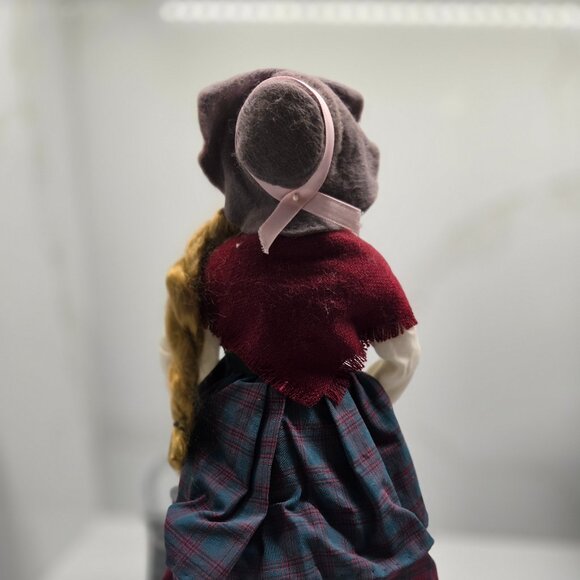 Byers' Criers of London Milk Maid (retired - 1997) - Picture 2 of 5